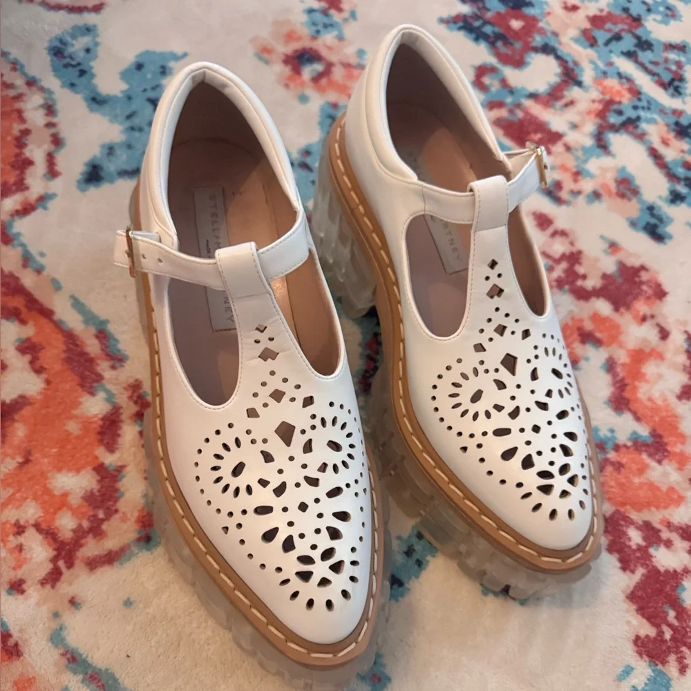 Stylish White Cutout Women's Shoes